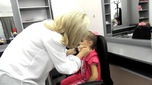 VLOG Прокалываем уши!!! Dasha GETS HER EARS PIERCED!!! Это больно???