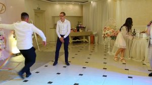 Танец с лентой на свадьбе. Свидетель не ожидал такой подставы