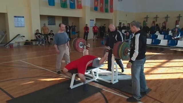 Михаил Алекса. Жим лежа. 220 кг без экипировки при собственном весе 101 кг. смотреть онлайн