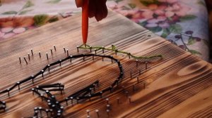 Картина из гвоздей и ниток!