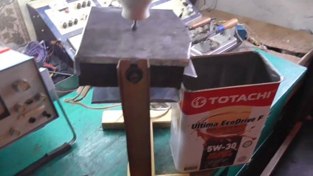 Обзор моей дроболейки,плавим аккумуляторный свинец... смотреть онлайн