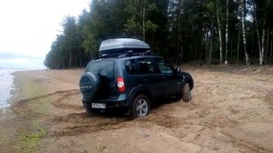 Шнива (Chevrolet Niva) на песке
