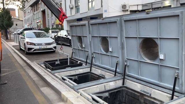 Тбилиси. Проспект Царицы Кетеван. Коммунальщики наводят порядок. Вывоз мусора из закрытых бункеров смотреть онлайн