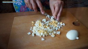 Салат с крабовыми палочками, рисом и огурцом??