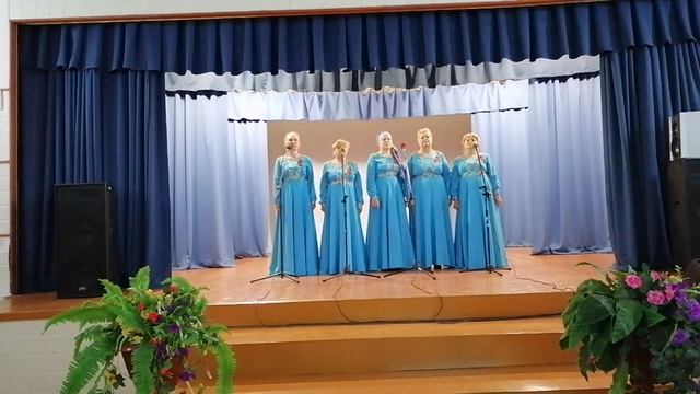 Песня "Я сама героя провожала" исполняет ансамбль "Крымчанка" Крымковский ДК.