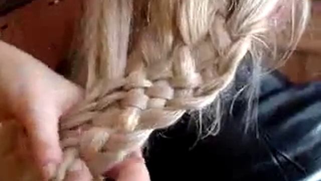 Сложное плетение косичек 3 240p смотреть онлайн