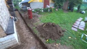 Шабашка в деревне . Мягкая отмостка , мембрана , песок и щебень. Пополнил копилку .