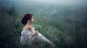 По долине расстилается туман.