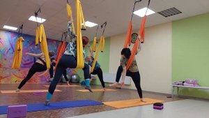 Аэройога (йога в гамаках)