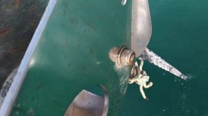 Соединение якорной цепи с помощью коннектора. В океане на Шамане.