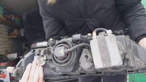 БМВ 5 Е39. Установка передних фар. Часть 1. Привет из гаража Алексу, Эле, Дене и Бэлле :)