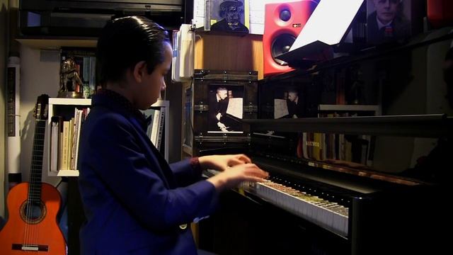 Lucas playes Brâul from Romanian Folk Dances by Béla Bartók смотреть онлайн