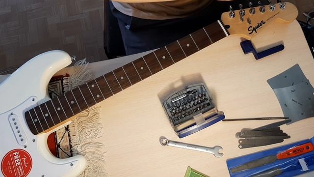 Squier by Fender Stratocaster 2021. Доводка инструмента после покупки. смотреть онлайн