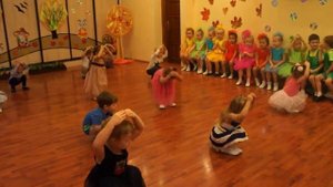 Младшая группа танец Тучка