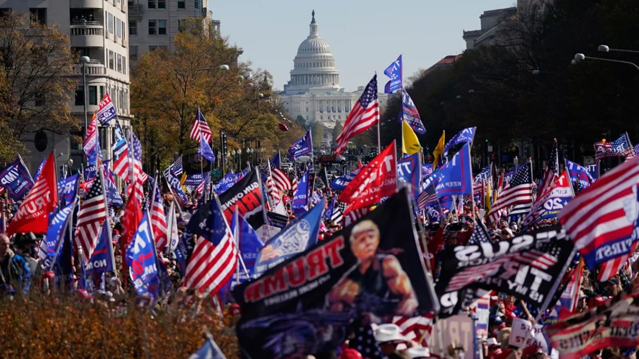 Сша идет. На Вашингтон митинг. Сторонники Трампа. Вашингтон человек. Митинг в поддержку Трампа.