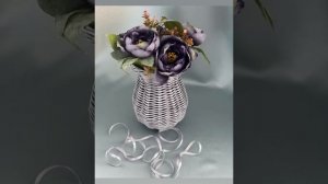 Вазы, кувшины из бумажной лозы.