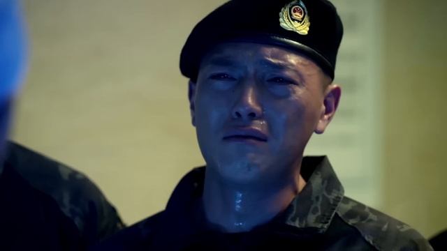 特種兵隊長中毒只剩1小時生命，本想就此解脫，沒想到十幾年的老戰友全來了！ смотреть онлайн