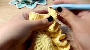 Салфетка под чашку в виде кувшинки. Салфетка крючком