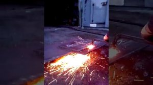 Режем металл бензорезом!