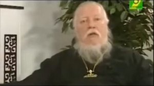 Как реагировать на бабушек, которые делают замечания в храме? о.Дмитрий Смирнов