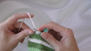 Смена нити другого цвета при вязании по кругу. Незаметный переход цвета в полостых изделиях.