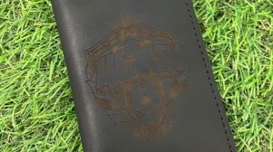 Профессиональная лазерная гравировка на кожаной визитнице