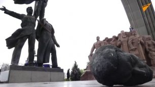 W Kijowie zdemontowano radziecki pomnik robotników ukraińskich i rosyjskich