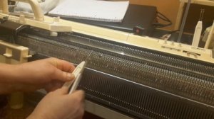 Вязание на машине. Вяжем юбку плиссе , часть 1.