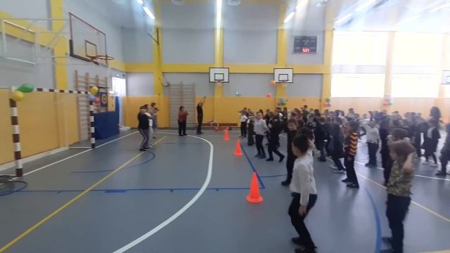 Спортивный праздник "А, ну-ка, мамочки!" Школа №324 "Жар-Птица". Город Москва. смотреть онлайн