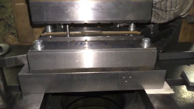 Гибка угла 100 градусов с ребрами жесткости смотреть онлайн