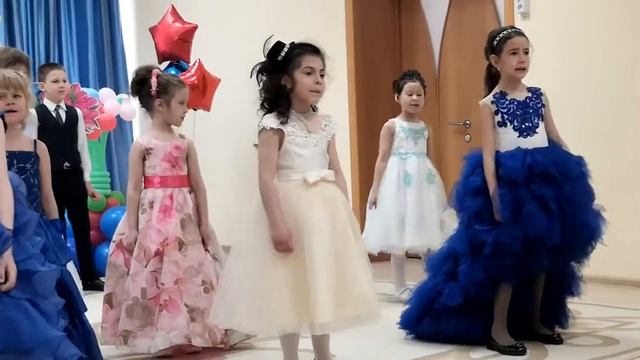 26.05.2021. Выпускной бал! дс"Островок". Стихи+песня "Звездный час!" Начало праздника. ????? смотреть онлайн