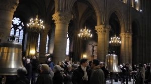 Служба в соборе Парижской Богоматери (Нотр-Дам)