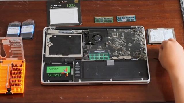 Macbook Pro Mid 2009 SSD and RAM Upgrade смотреть онлайн