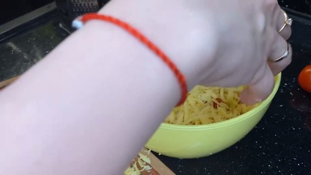 Очень вкусный салат "Красное море" с кальмарами