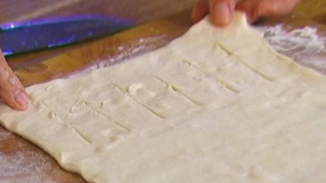 Яблочный штрудель с изюмом