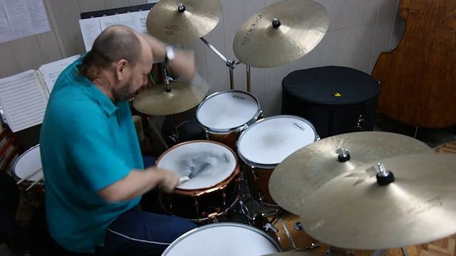 соло на барабанах solo on drums BRUSHES - Игра Щетками смотреть онлайн