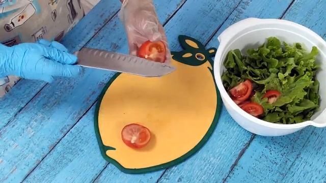 Салат с хрустящими овощами и соусом «Винегрет» смотреть онлайн