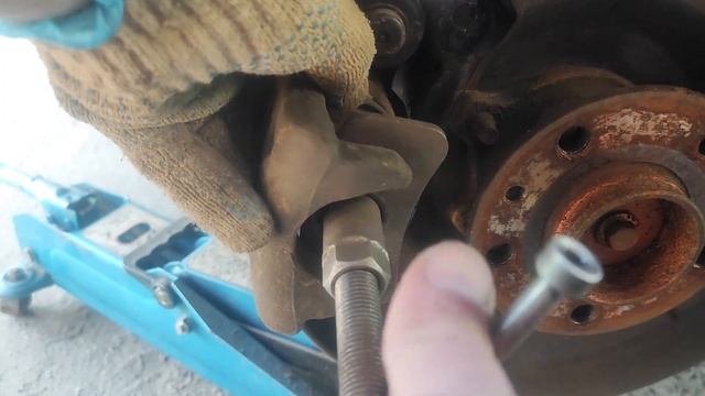 Volvo xc60 утапливаем поршень заднего суппорта без Vida. смотреть онлайн