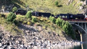 Поезд на Кругобайкальской железной дороге