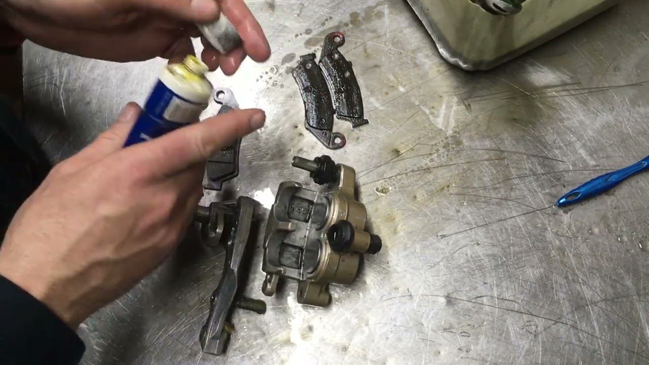 Оживление Honda AX 1 чистка и смазка переднего суппорта, новые тормозные колодки! смотреть онлайн