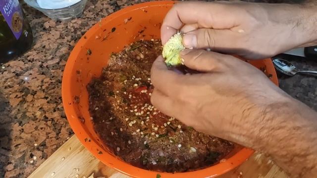 МУЖ ТУРОК ГОТОВИТ ПЕРЦЫ ФАРШИРОВАННЫЕ ПО-ТУРЕЦКИ/ Biber dolması / АНТАЛИЯ