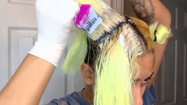 RED Hair to BLONDE, DYING my UNDERCUT hairstyle смотреть онлайн