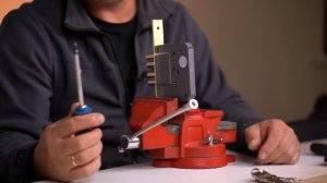 Вскрыли замок отверткой за 10 секунд! / Самый НЕНАДЕЖНЫЙ замок