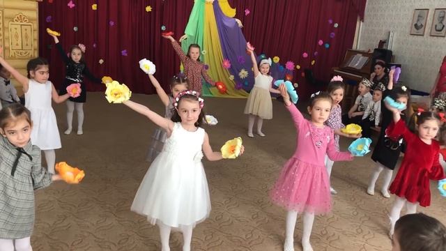 танец с цветами - старшая група смотреть онлайн