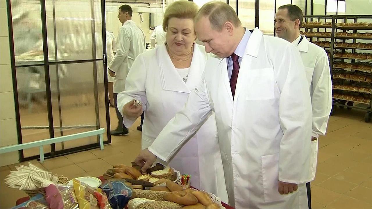 В Самаре президент Владимир Путин в преддверии 8 марта встретился с женщинами-предпринимателями