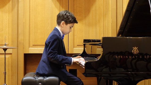 А. Грибоедов. Вальс ля-бемоль мажор (As-dur) и Вальс ми минор (E-moll) исп. Андрей Гончаров смотреть онлайн