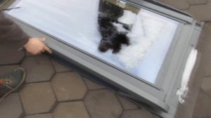 Установка рольставней VELUX на мансардное окно