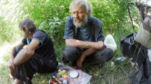 ХИККАН №1 | БОМЖ НЕ СПАЛ 17 ЛЕТ ! БОМЖИ : ГЕННАДИЙ И ВИКТОР | БАБУЛЯ ХИККАНА