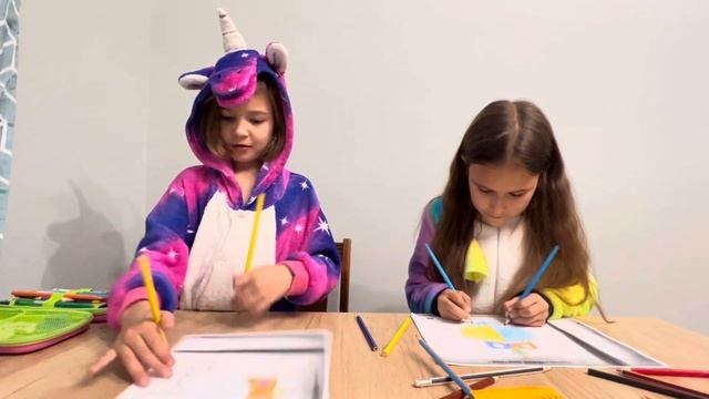 Вместе с Алисой / рисуем двумя руками / развивашки / занятия с детьми / амбидекстр / развитие мозга