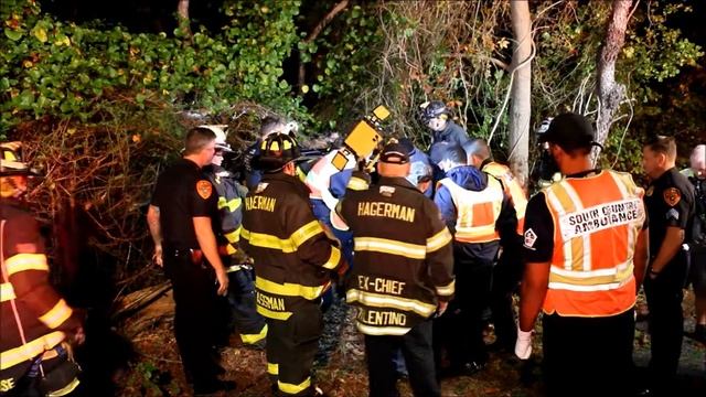 EAST PATCHOGUE NY: CAR INTO WOODS WITH ENTRAPMENT смотреть онлайн